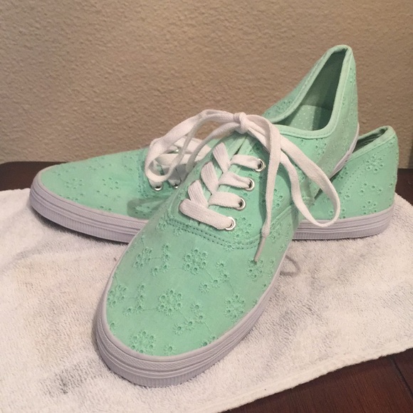 city sneaks payless